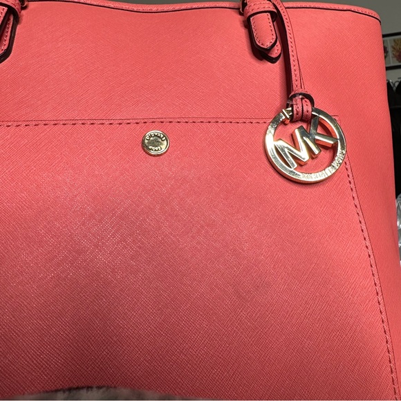 Michael Kors Coral Jet Set Tote Bag EUC - Picture 3 of 16